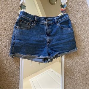 Levi’s 550 relaxed fit high waisted jean shorts